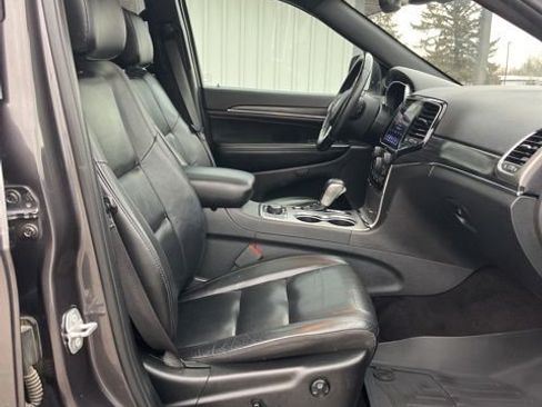 Used 2019 Jeep Grand Cherokee Limited image 28