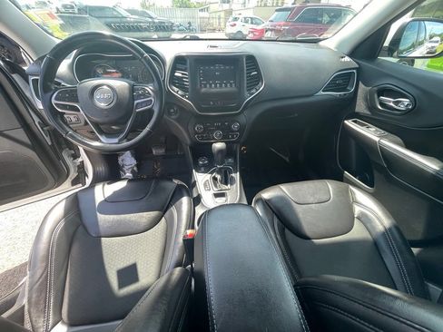Used 2019 Jeep Cherokee Latitude Plus w/ Cold Weather Group AWD/4WD image 3