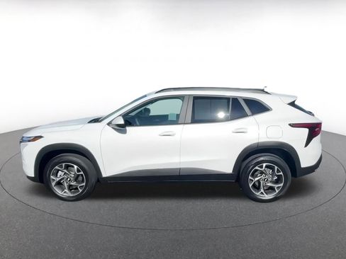 Used 2025 Chevrolet Trax LT image 10