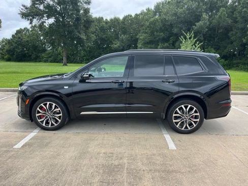 Used 2023 Cadillac XT6 Sport w/ Platinum Package AWD/4WD image 2