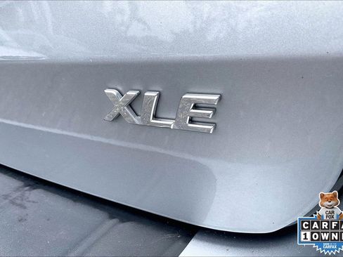 Used 2018 Toyota Sienna XLE w/ XLE Navigation Package FWD image 10