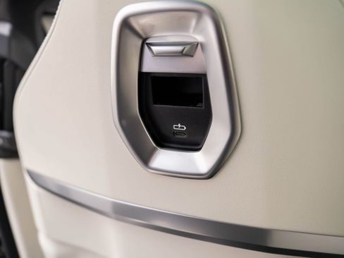 New 2026 BMW 750e xDrive image 24