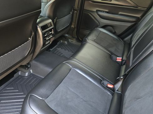 Used 2025 Jeep Grand Cherokee Altitude AWD/4WD image 12