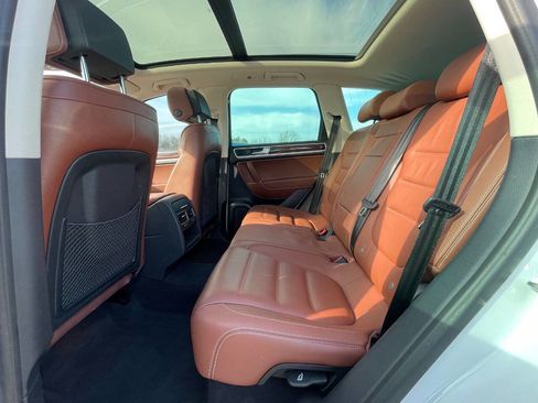 Used 2016 Volkswagen Touareg VR6 image 23