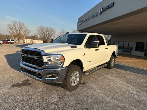 Used 2024 RAM 2500 Big Horn AWD/4WD image 3