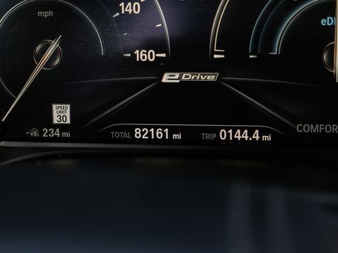 Used 2019 BMW 530e w/ Convenience Package image 19