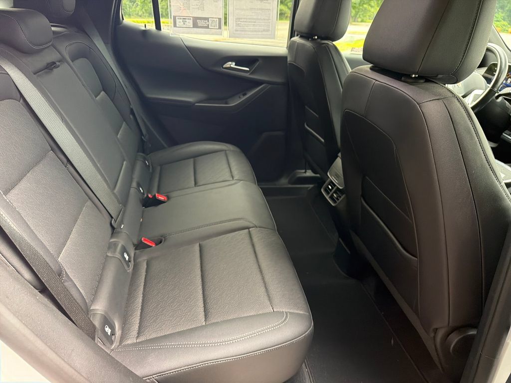 Used 2025 Chevrolet Equinox LT w/ Convenience Package II AWD/4WD image 12