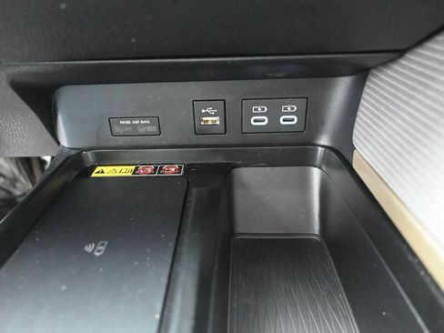 Used 2025 Toyota Camry SE w/ Convenience Package FWD image 27