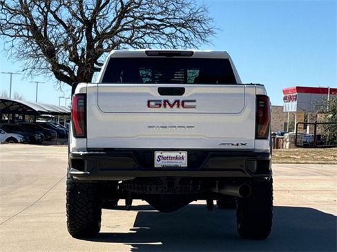 Used 2024 GMC Sierra 2500 AT4X image 8