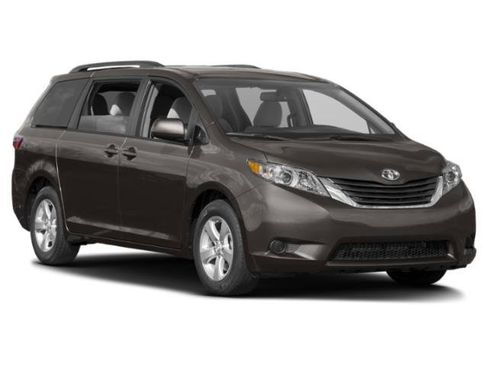 Used 2015 Toyota Sienna LE w/ Four Season Floor Mat Package image 6