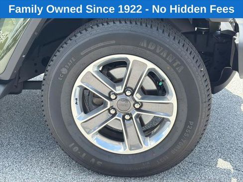 Certified 2022 Jeep Wrangler Unlimited Sahara w/ Safety Group AWD/4WD image 12
