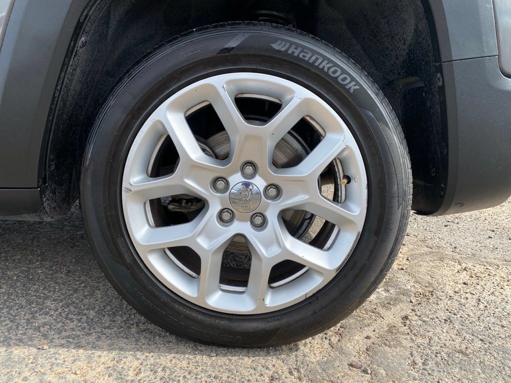 Used 2017 Jeep Renegade Latitude FWD image 15