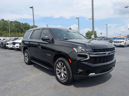 Used 2024 Chevrolet Tahoe LS RWD image 3