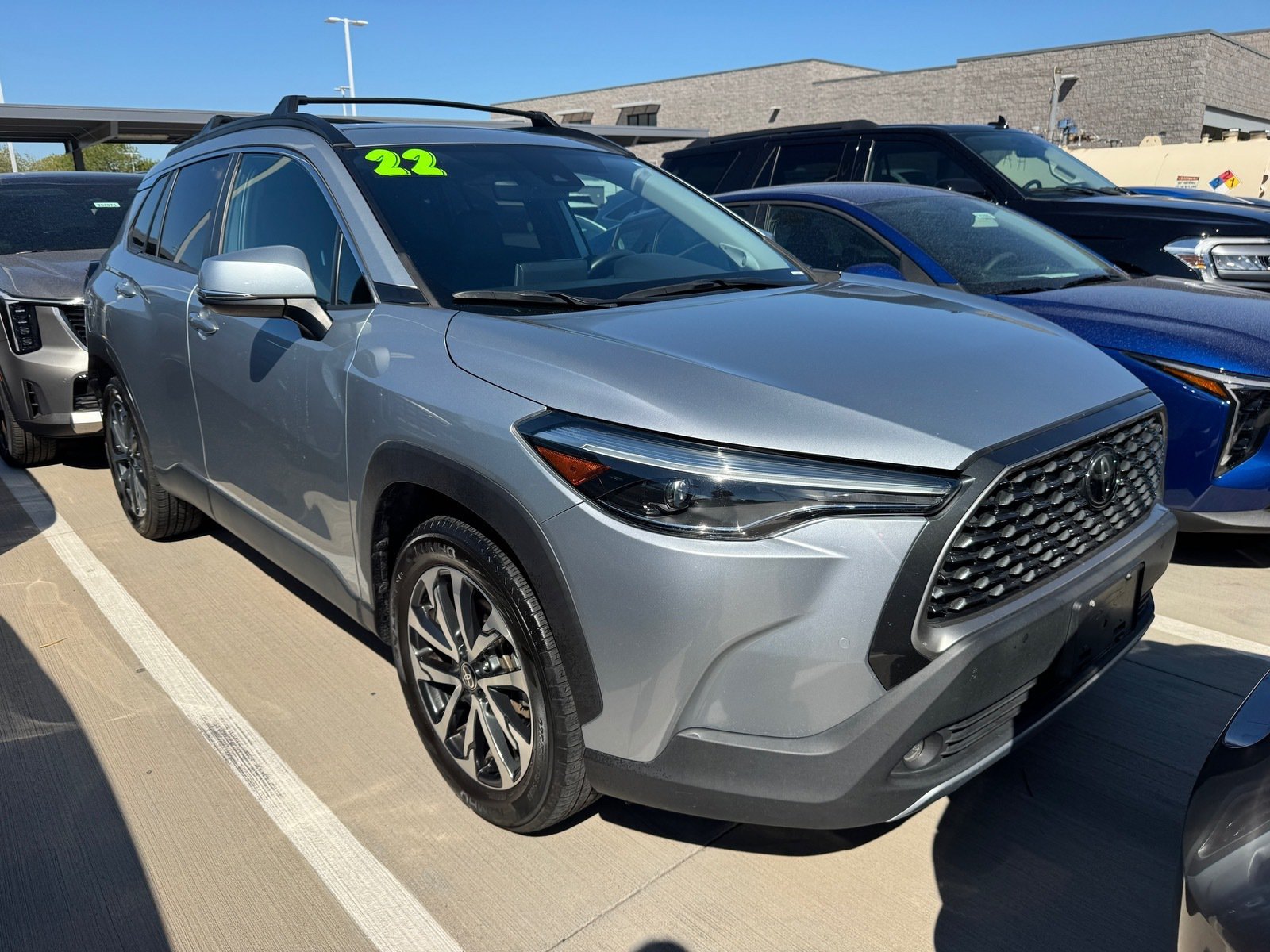 Used 2022 Toyota Corolla Cross XLE w/ Convenience Package FWD image 5
