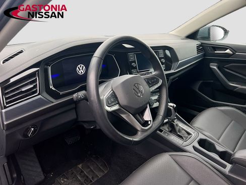 Used 2024 Volkswagen Jetta SE image 11