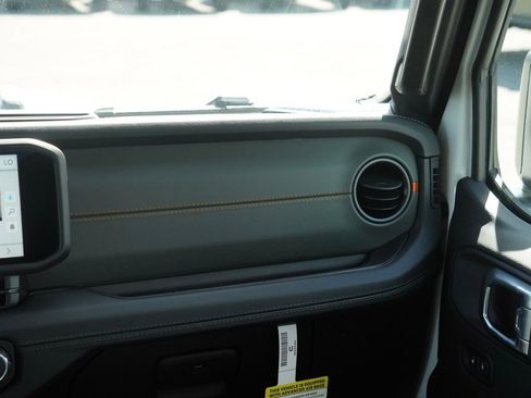 New 2026 Jeep Gladiator Mojave image 24