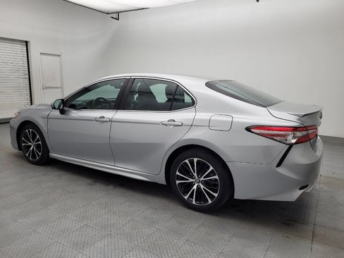 Used 2018 Toyota Camry SE image 3