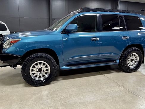 Used 2010 Lexus LX 570 4WD w/ Luxury Pkg image 13