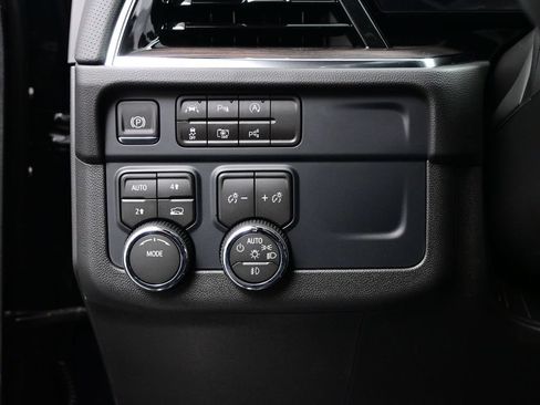 New 2026 Chevrolet Suburban Premier AWD/4WD image 17