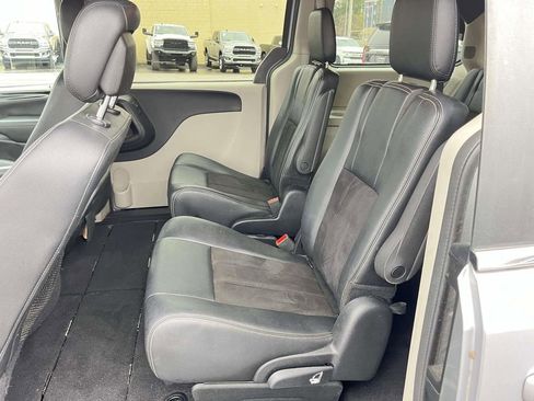 Used 2020 Dodge Grand Caravan SXT image 24