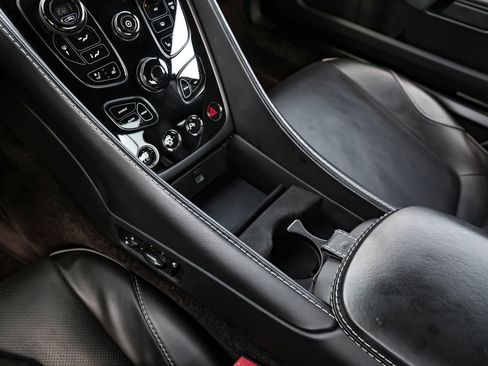 Used 2016 Aston Martin Vanquish Coupe RWD image 19