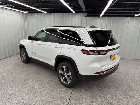 New 2026 Jeep Grand Cherokee Limited RWD image 4