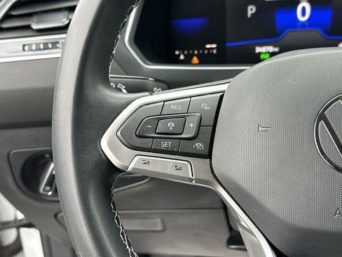 Used 2022 Volkswagen Tiguan SE image 17