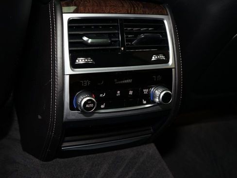 Used 2022 BMW 740i xDrive 740i xDrive w/ M Sport Package image 19