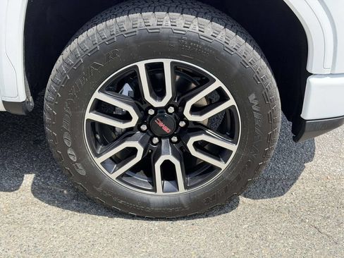 Used 2025 GMC Sierra 1500 AT4 w/ AT4 Premium Package AWD/4WD image 23