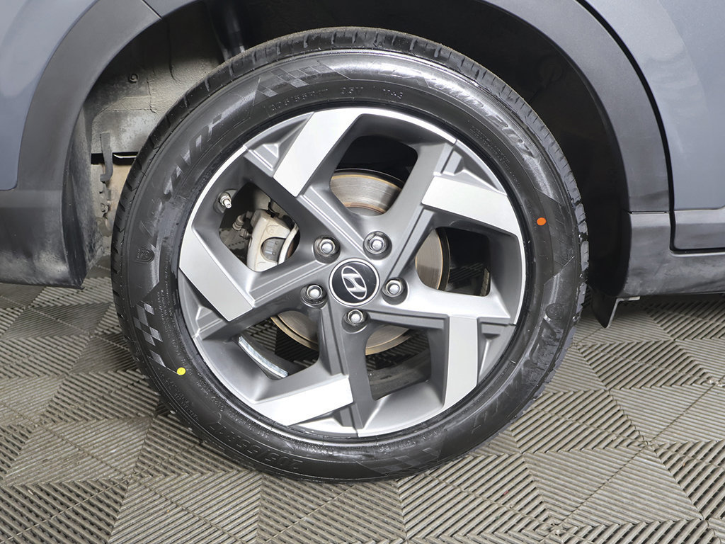 Used 2024 Hyundai Venue SEL FWD image 21