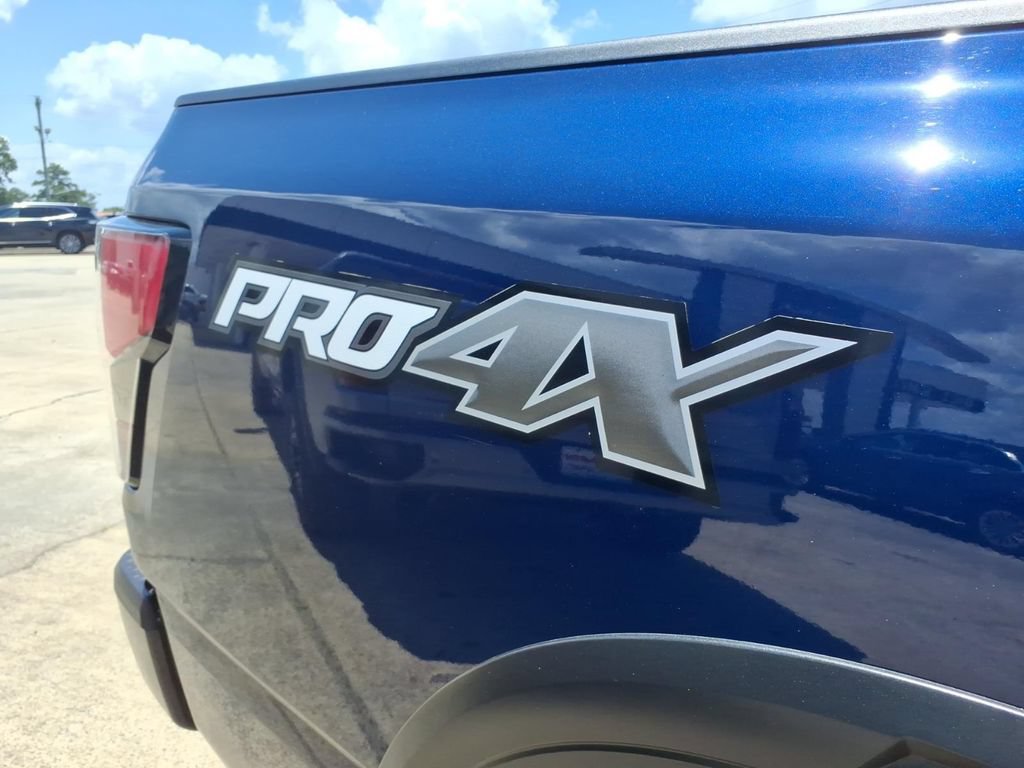 Used 2023 Nissan Titan PRO-4X w/ Pro-4x Convenience Package AWD/4WD image 14