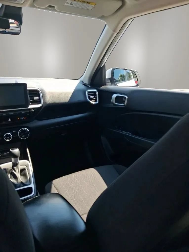 Used 2026 Hyundai Venue SE FWD image 29