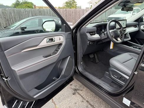 New 2026 Ford Explorer Active w/ Active Comfort Package AWD/4WD image 11