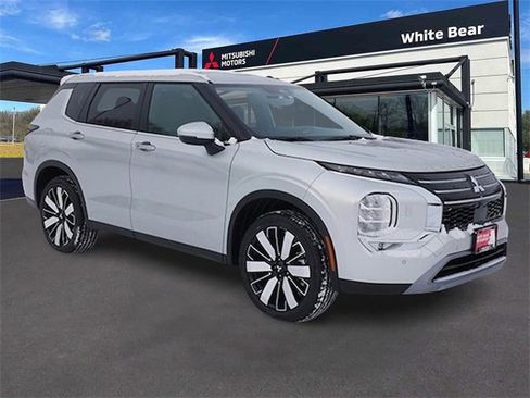 New 2025 Mitsubishi Outlander SE image 1