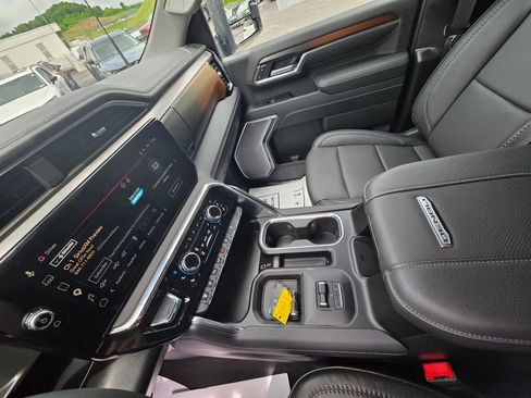 Used 2026 GMC Sierra 2500 Denali w/ Technology Package AWD/4WD image 19