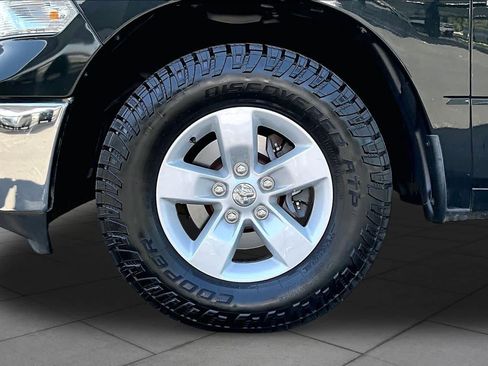 Used 2016 RAM 1500 Classic SLT RWD image 11
