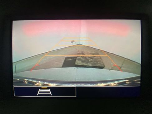 Used 2024 GMC Terrain SLE w/ Driver Convenience Package FWD image 17