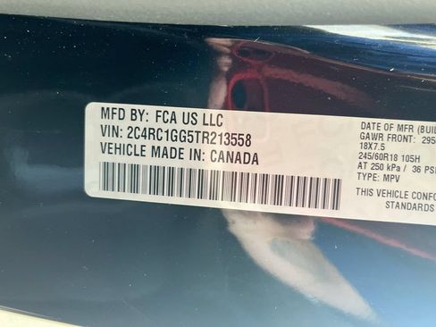 Used 2026 Chrysler Pacifica Limited FWD image 34