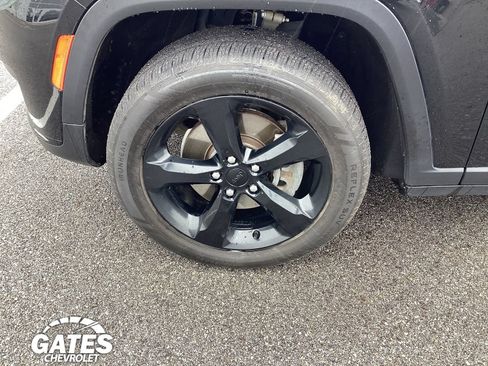 Used 2022 Jeep Grand Cherokee L Laredo AWD/4WD image 29
