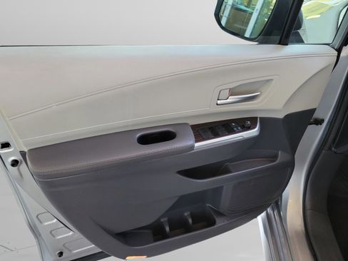 Used 2023 Toyota Sienna XLE image 25