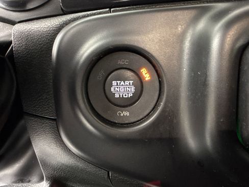 Used 2022 Jeep Wrangler Unlimited Sahara AWD/4WD image 23