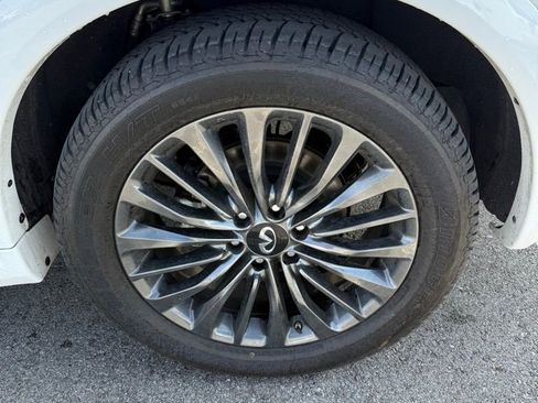 Used 2024 INFINITI QX80 Sensory image 5