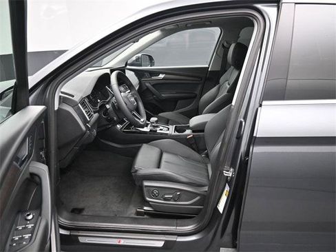 Used 2025 Audi Q5 2.0T Premium image 9
