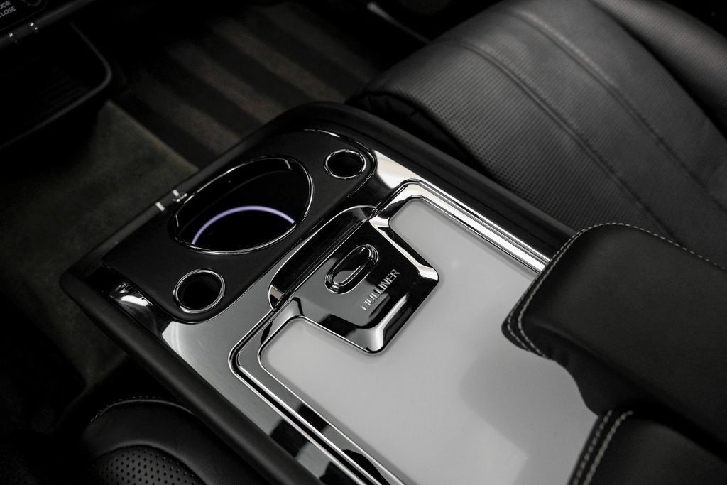 Used 2023 Bentley Bentayga Extended Wheelbase AWD/4WD image 37