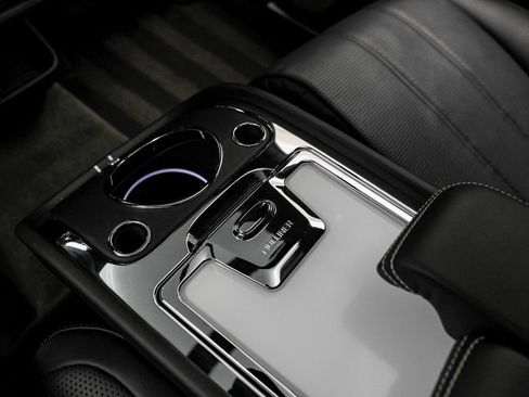 Used 2023 Bentley Bentayga Extended Wheelbase AWD/4WD image 37