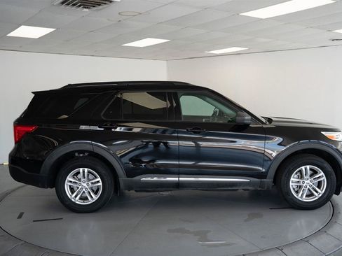 Used 2022 Ford Explorer XLT AWD/4WD image 8