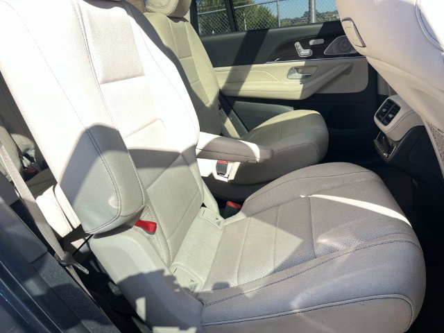 Used 2020 Mercedes-Benz GLS 450 4MATIC image 28