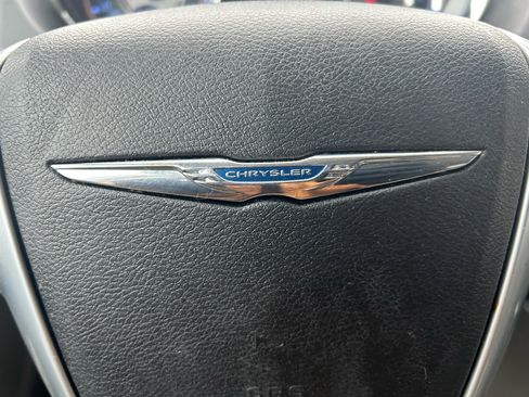 Used 2013 Chrysler Town & Country Touring image 19