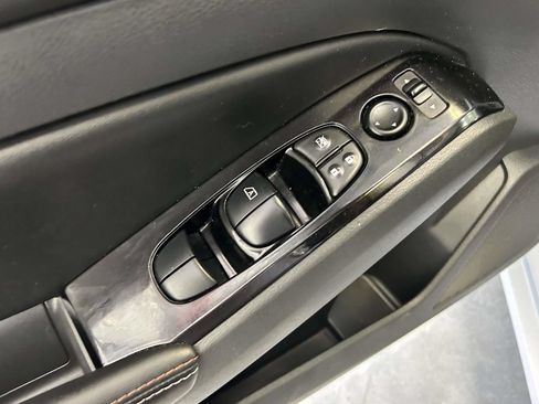 Used 2025 Nissan Altima 2.5 SR w/ SR Premium Package FWD image 17