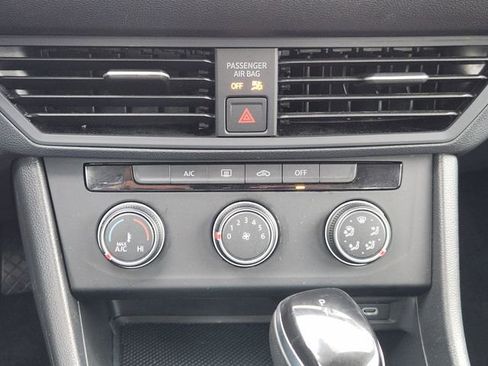 Used 2024 Volkswagen Jetta SE image 17